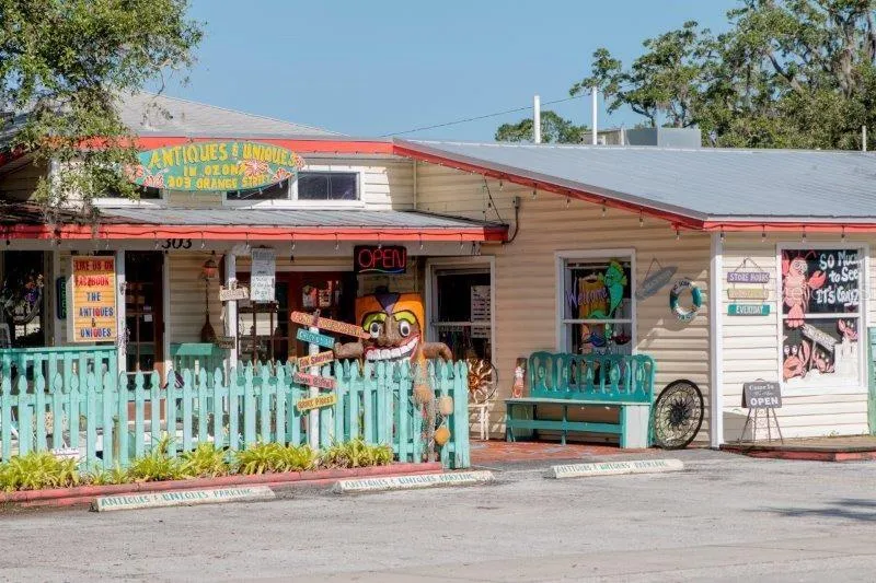 Ozona’s colorful local businesses and eclectic shops add to the small-town personality that makes this community unlike anywhere else in Pinellas County.