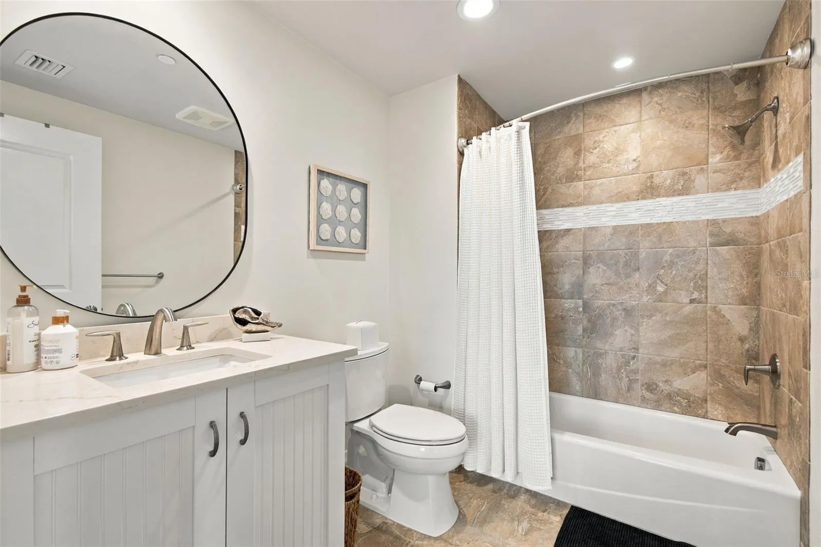 Bedroom 3 Ensuite bathroom
