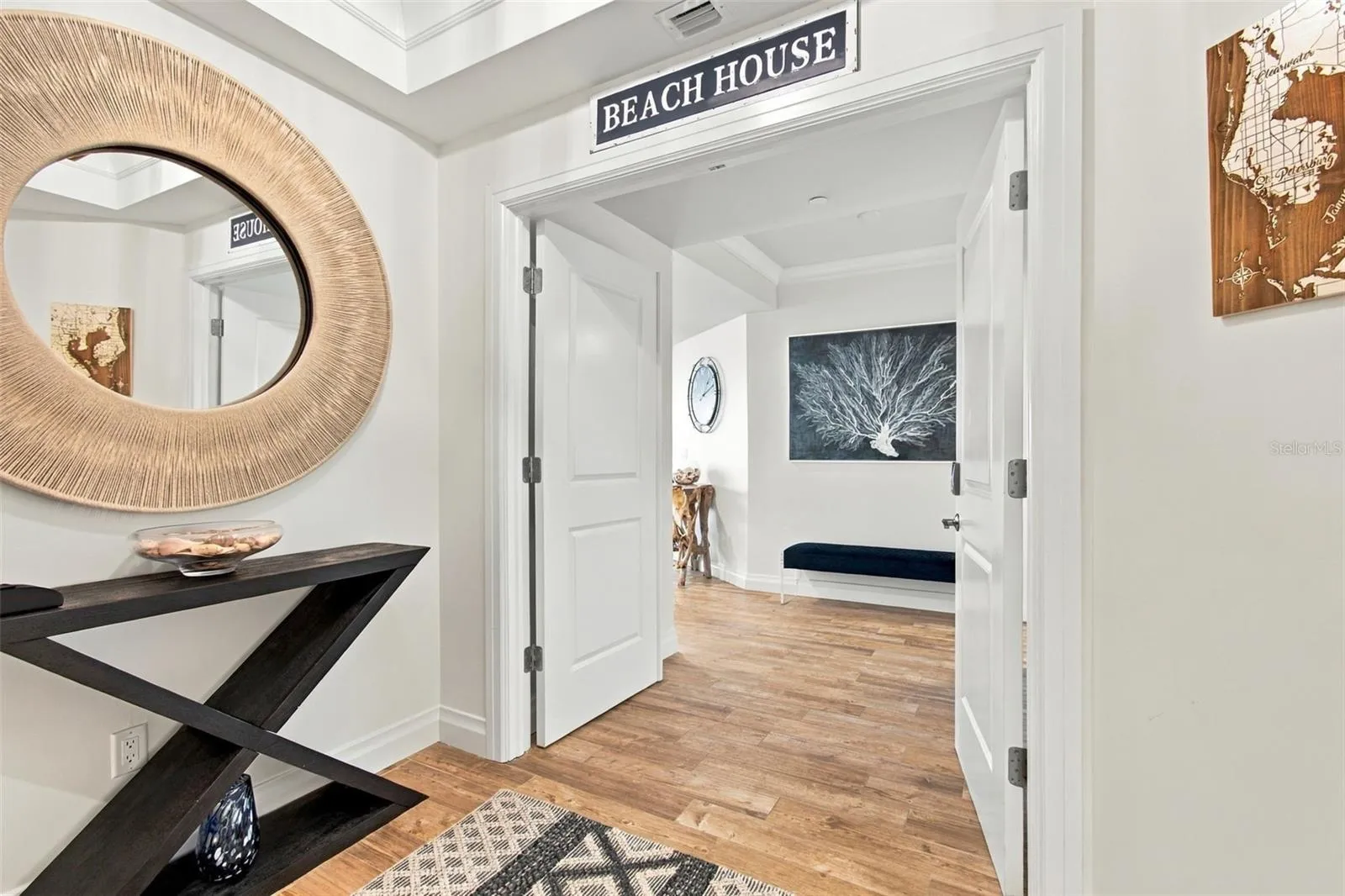 Private Foyer / Dbl. door grand entrance