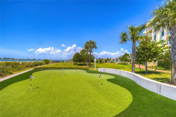 Chipping/putting green