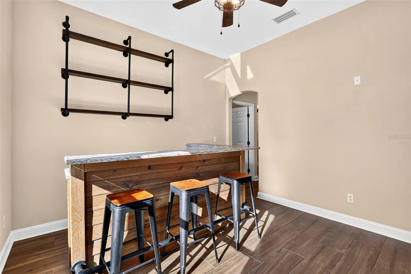 Dining Room/Bar