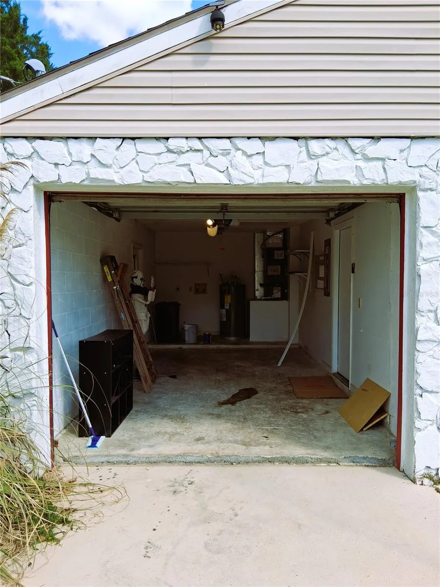 One car garage