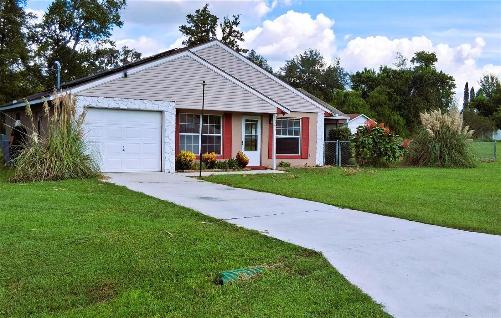 Front of house III and driveway