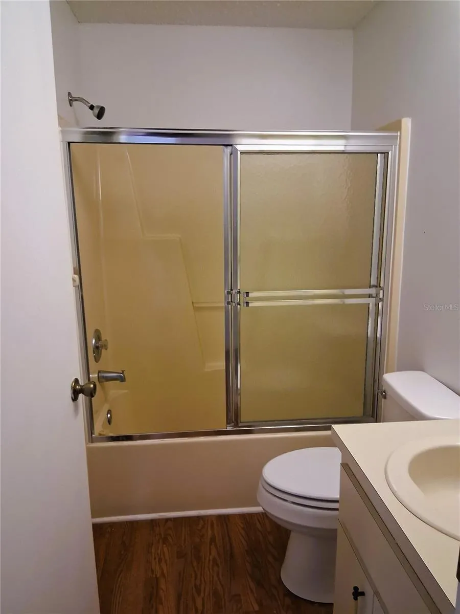 Bathroom II (bathtub)