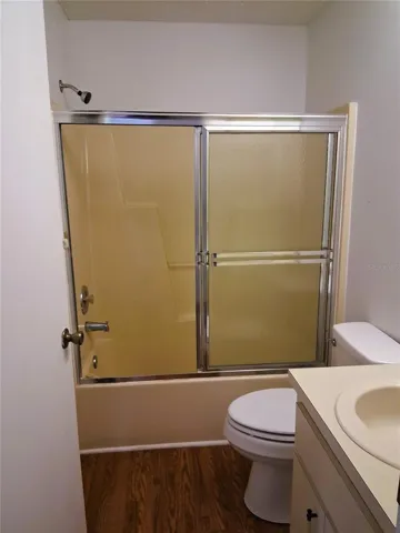Bathroom II (bathtub)