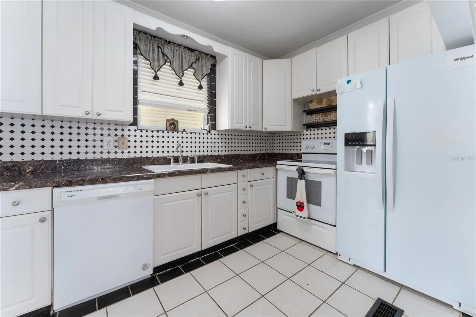 KITCHEN 1