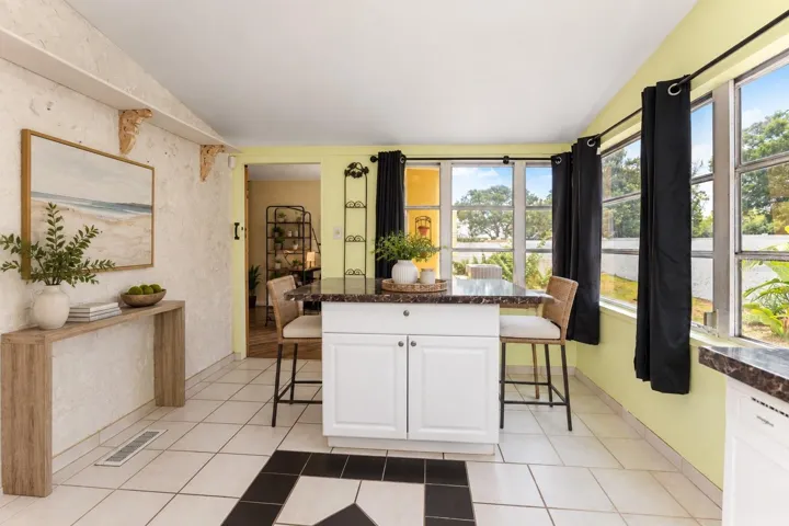 VIRTUALLY STAGED - KITCHEN 2