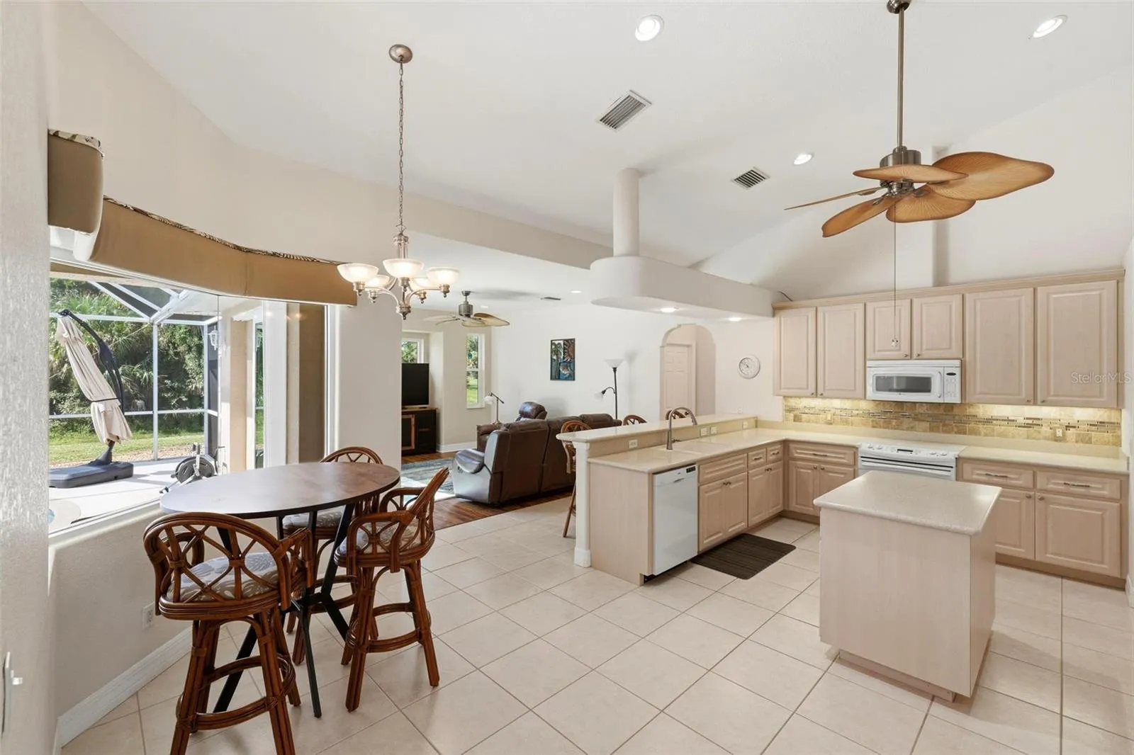 Spacious Kitchen with Breakfast nook....