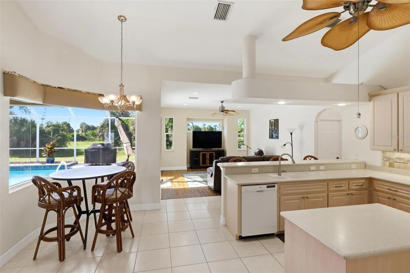 Kitchen Breakfast Nook.... Great views of the pool and the scenic views behind the home...