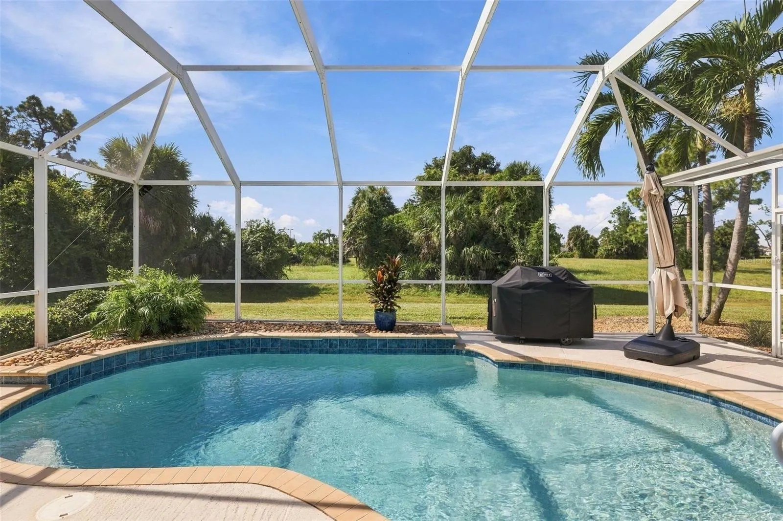 What are you waiting for.....Lots of privacy and plenty of room to entertain....