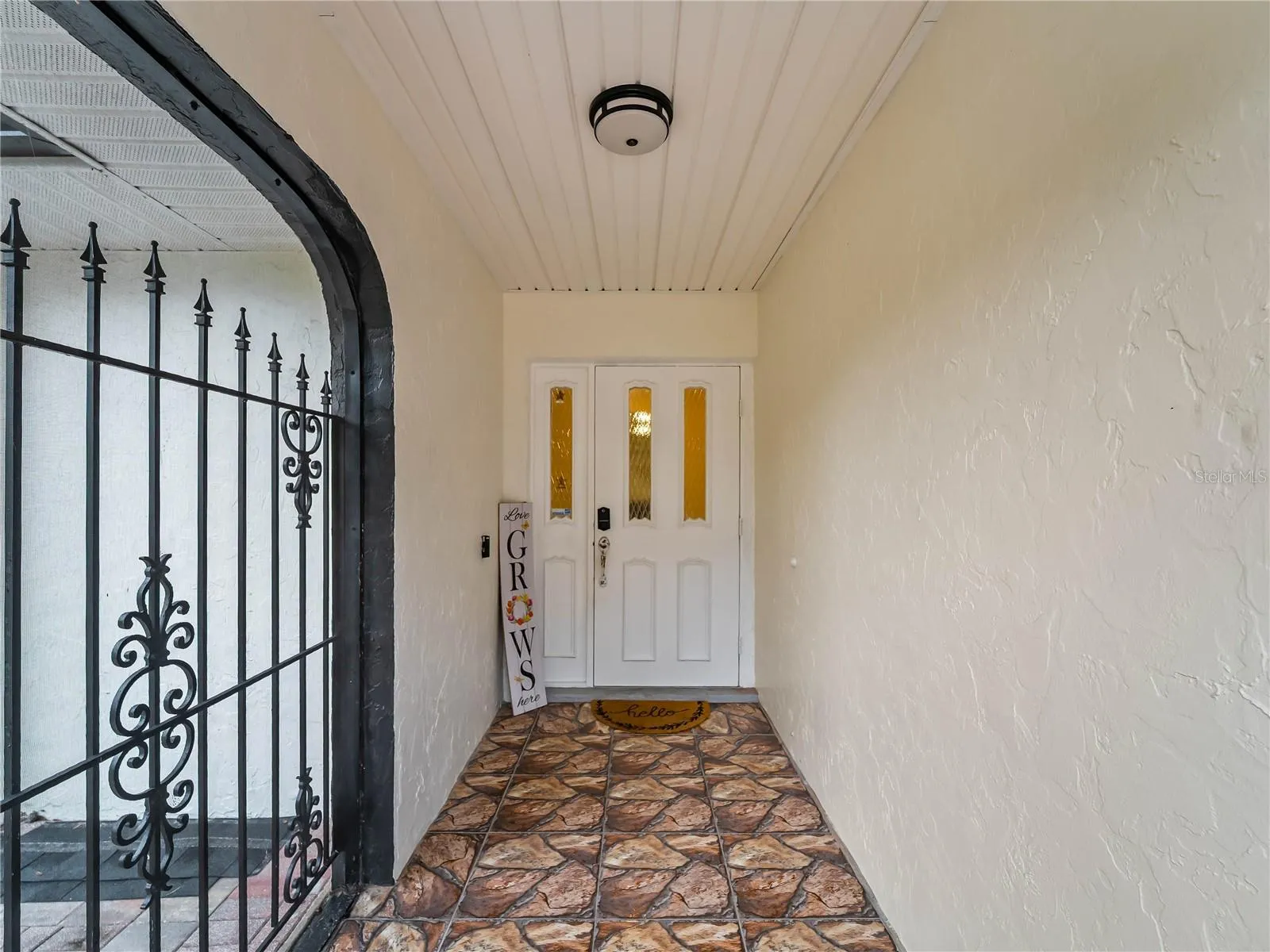 Screened, tiled front entry.  Best for cross-ventilation during our cooler months.