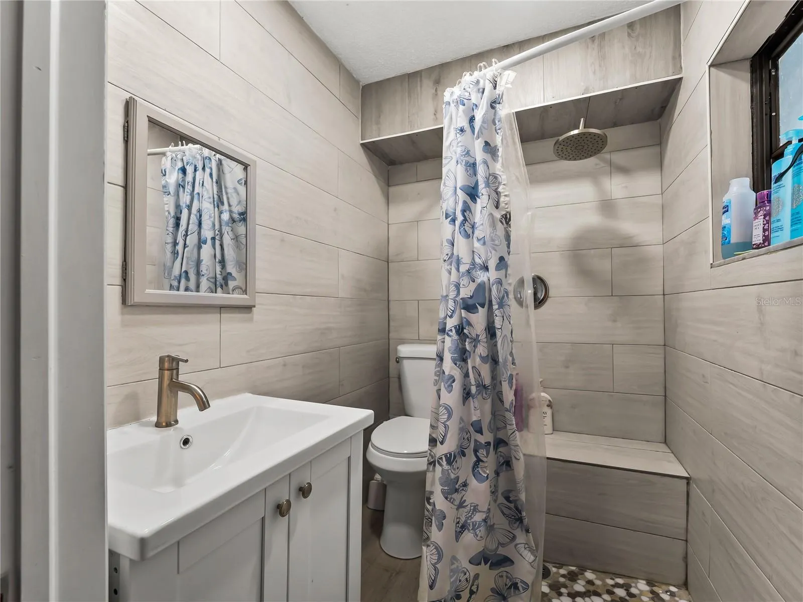 Bedroom #4's bathroom.