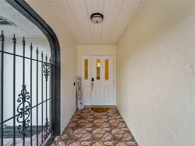 Screened, tiled front entry.  Best for cross-ventilation during our cooler months.