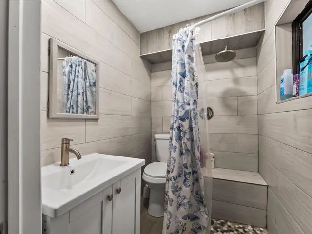Bedroom #4's bathroom.