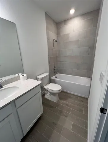 2ND ENSUTE BATHROOM