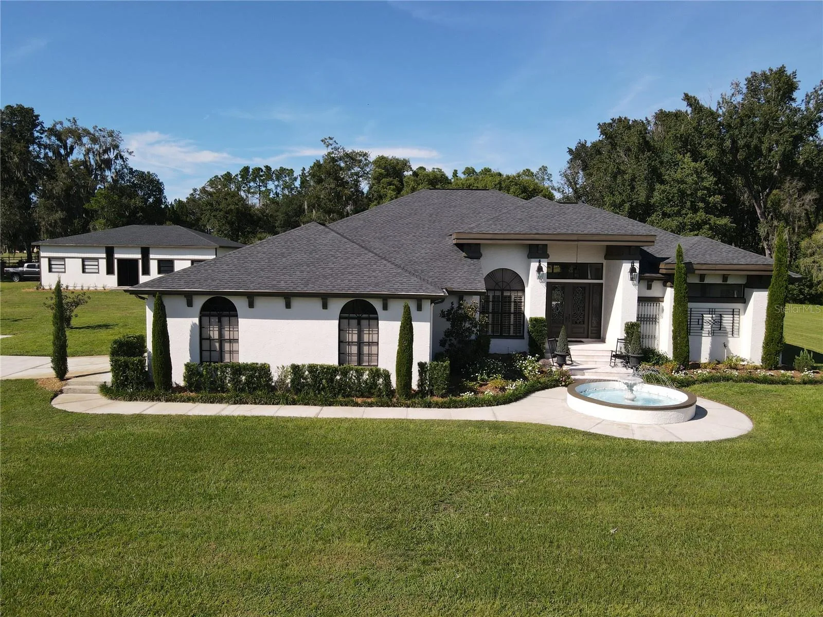 Gorgeous landscaping!
