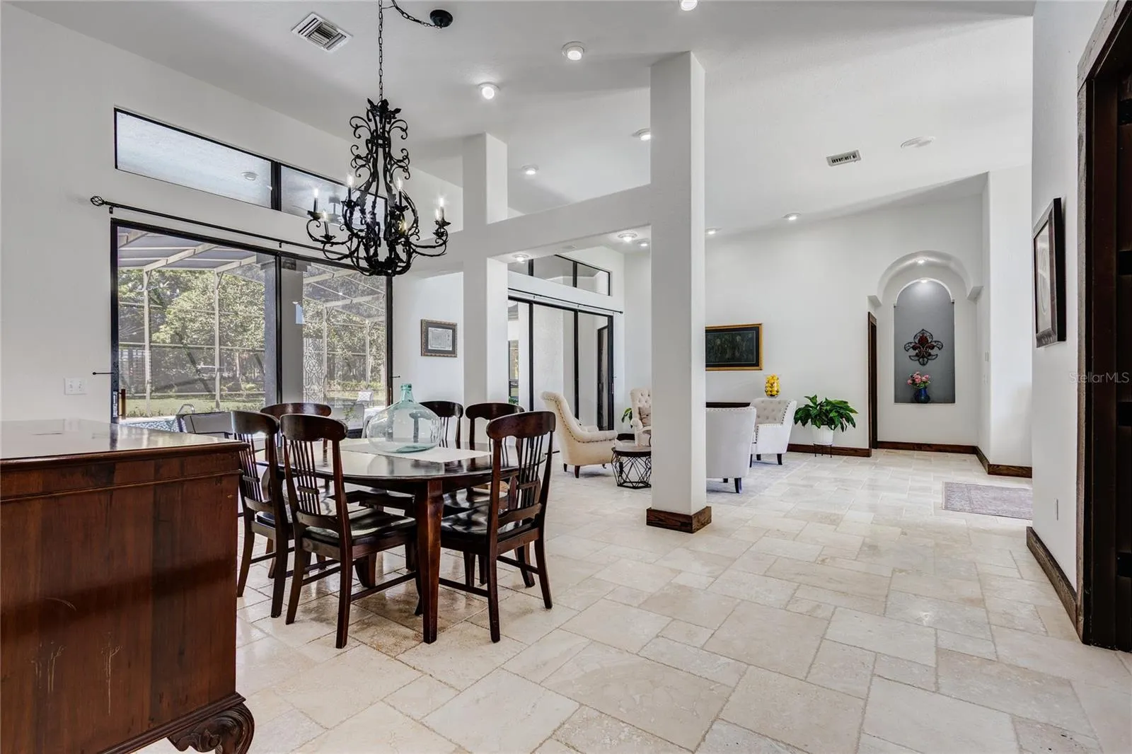 Living room/dining room combo just off the kitchen!