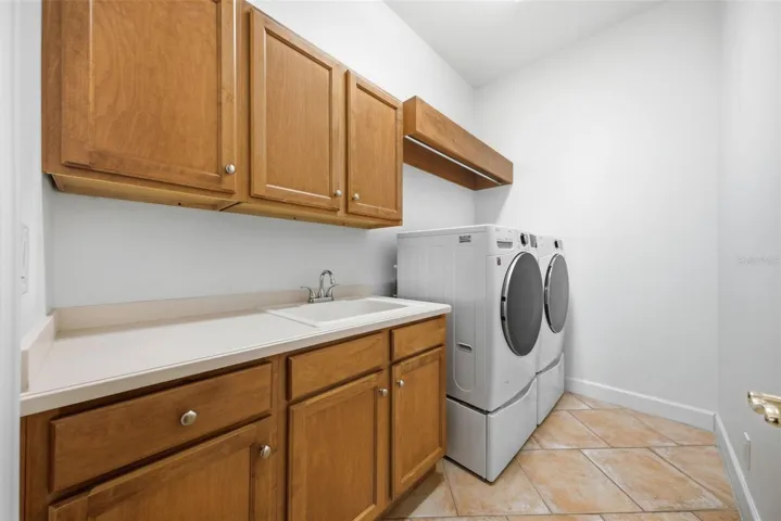 Spacious laundry room