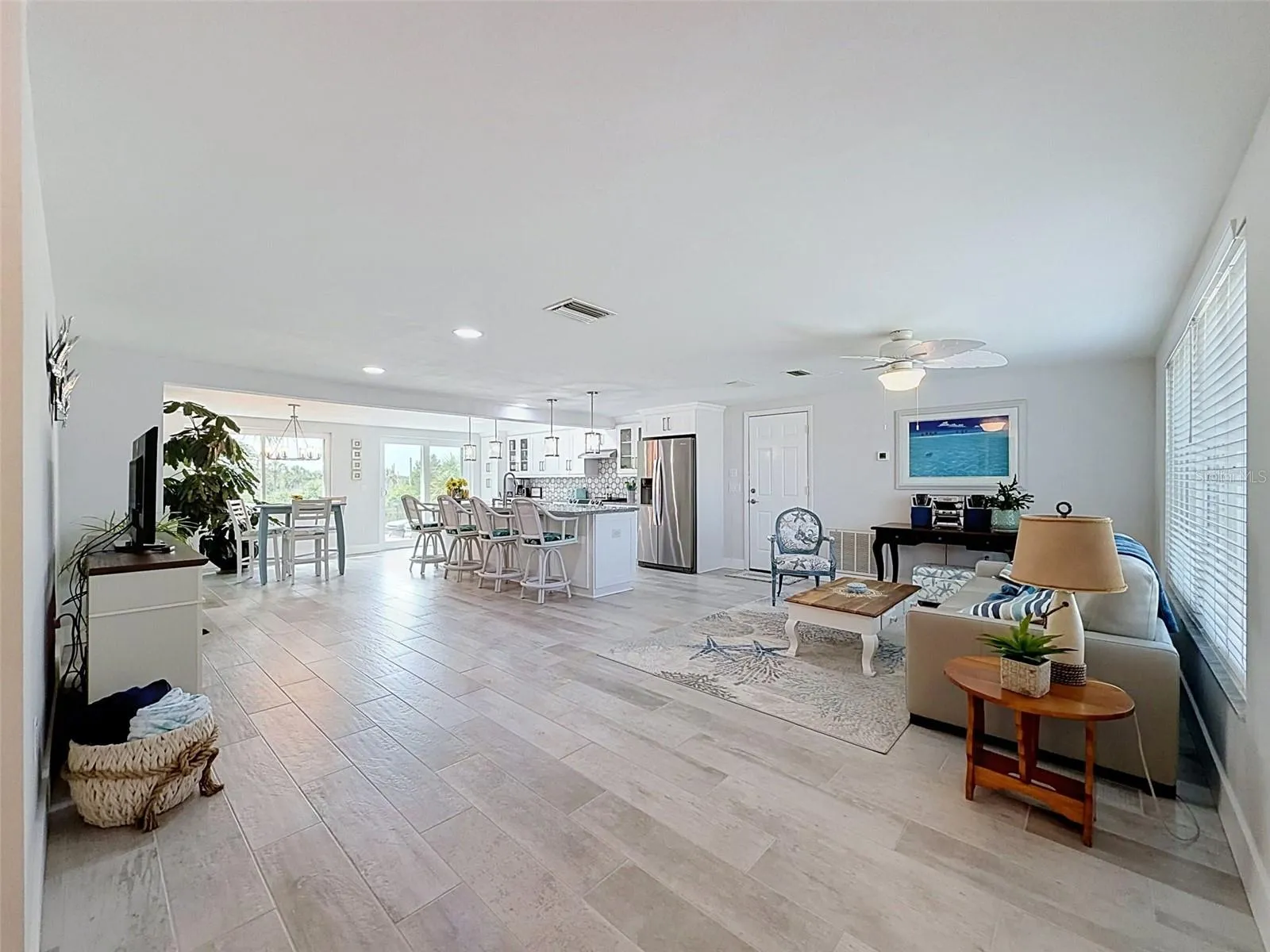 THE ULTIMATE OPEN FLOOR PLAN.