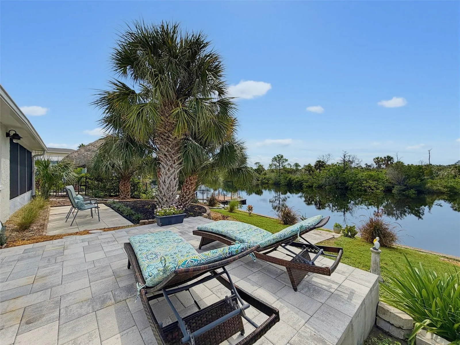 CAN YOU IMAGINE MORNING COFFEE HERE?