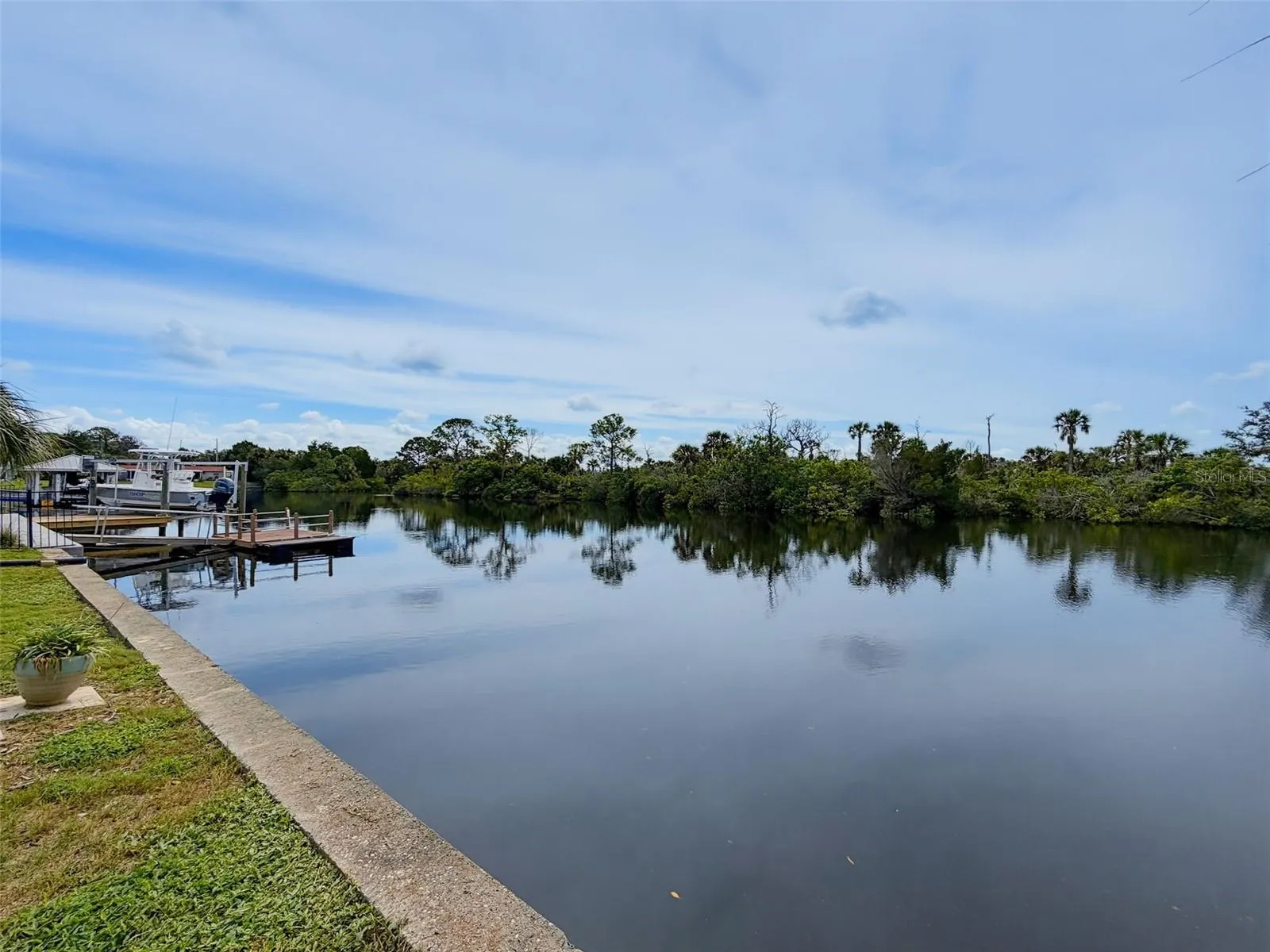 NICE WIDE CANALS