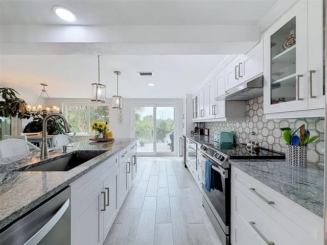 STAINLESS STEEL APPLIANCES.
