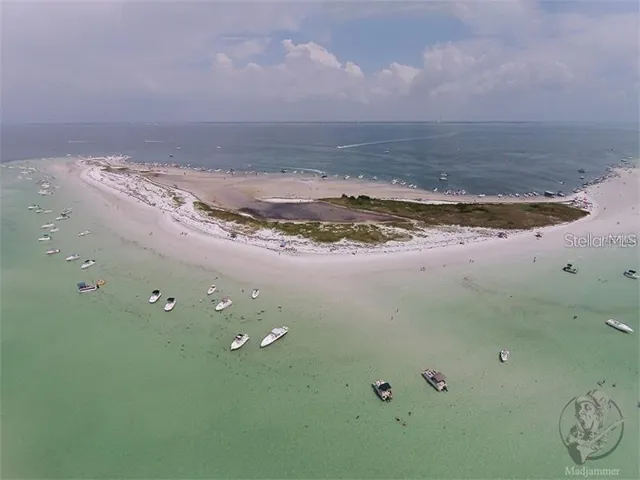 THE SANDBAR, ONLY 20 MINUTES BY BOAT!!