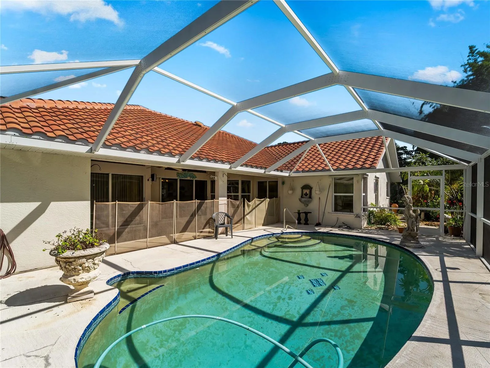 Pool_134TocopillaStreet_PuntaGorda_ScreenEnclosure_Corner.jpg