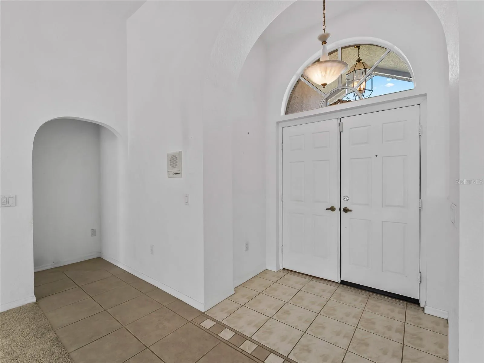 Foyer_134TocopillaStreet_PuntaGorda_CleanFinish_Entry.jpg