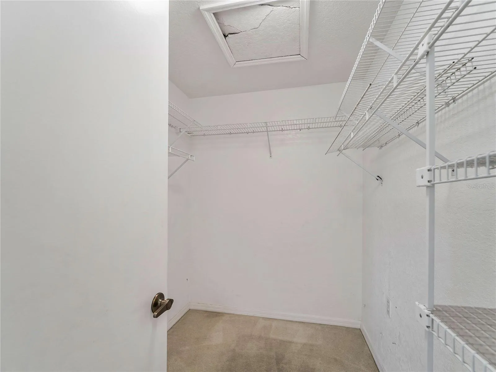 WalkInCloset_134TocopillaStreet_PuntaGorda_BuiltInShelving_Corner.jpg