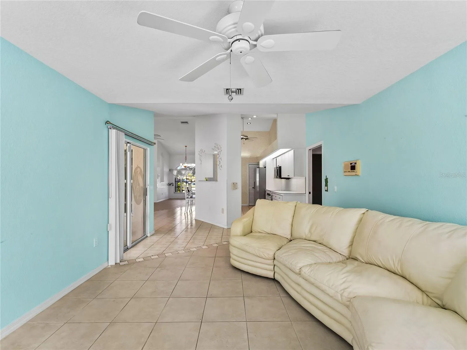 FamilyRoom_134TocopillaStreet_PuntaGorda_OpenConcept_Corner.jpg