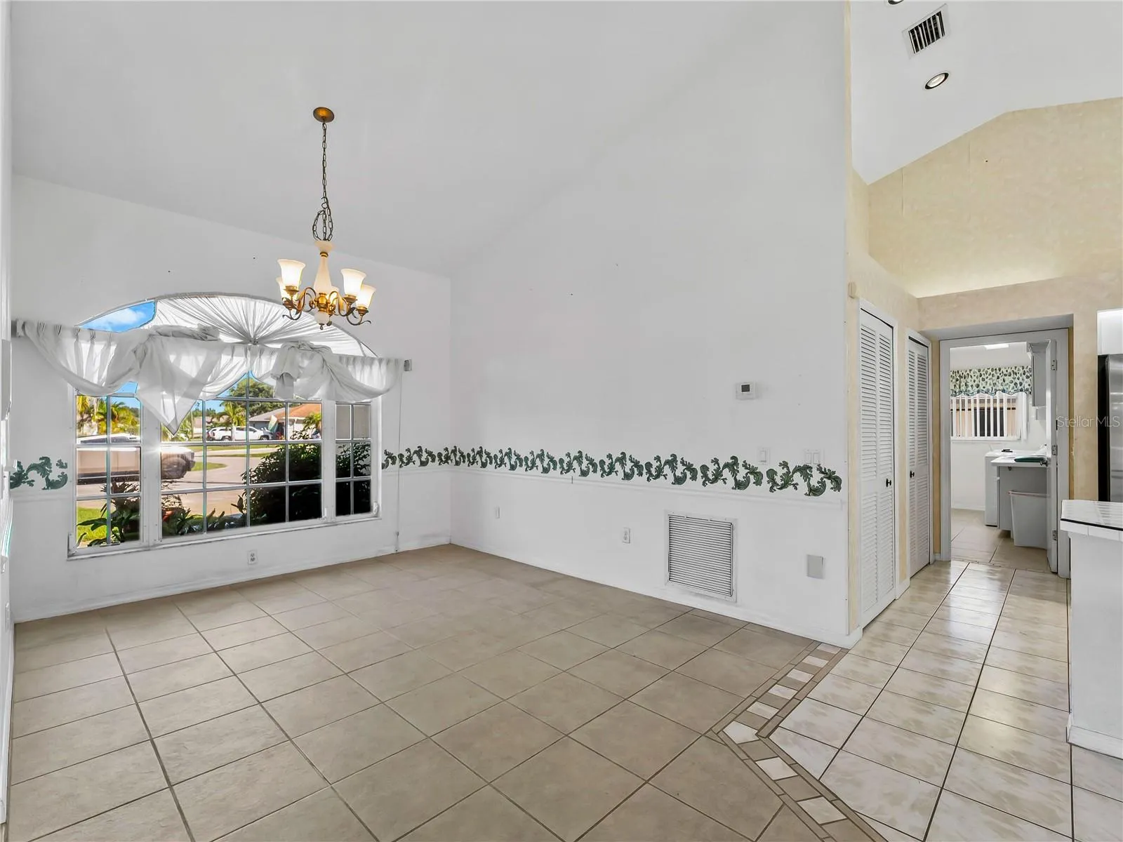 DiningRoom_134TocopillaStreet_PuntaGorda_OpenConcept_Corner.jpg