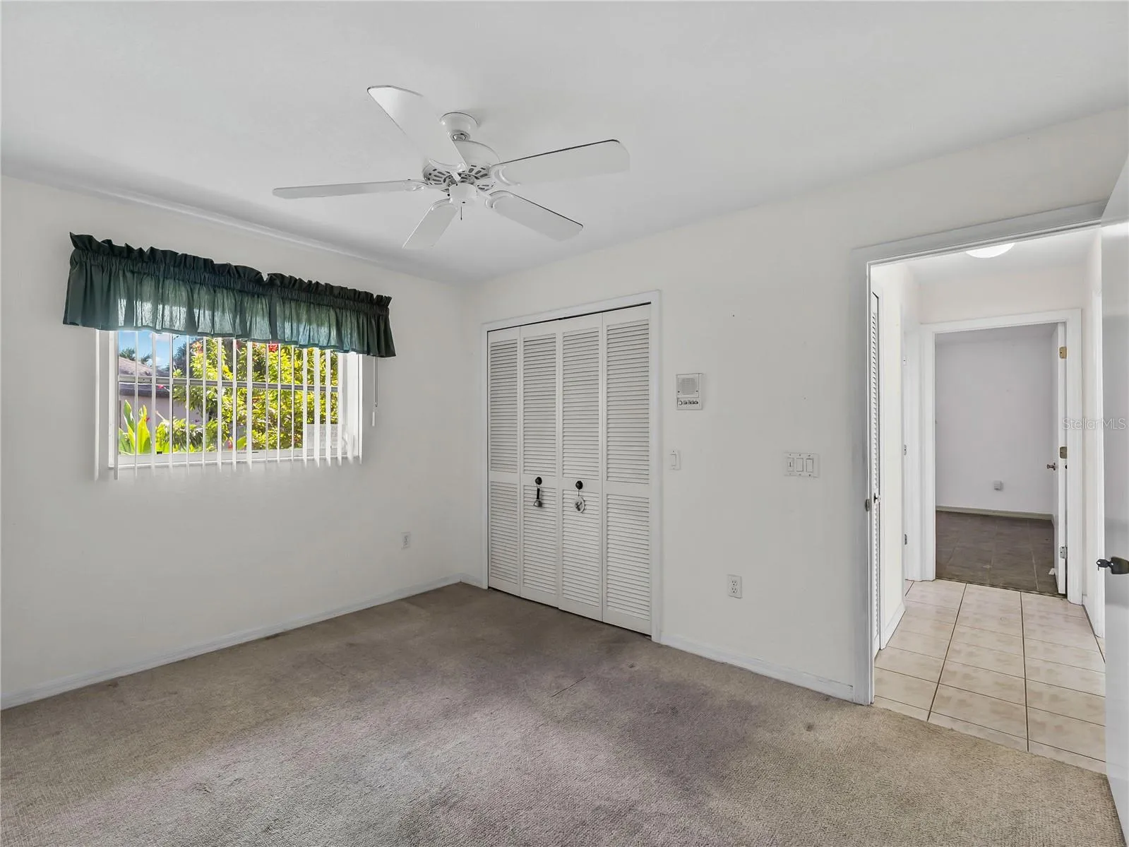 Bedroom_134TocopillaStreet_PuntaGorda_NaturalLight_Entry.jpg