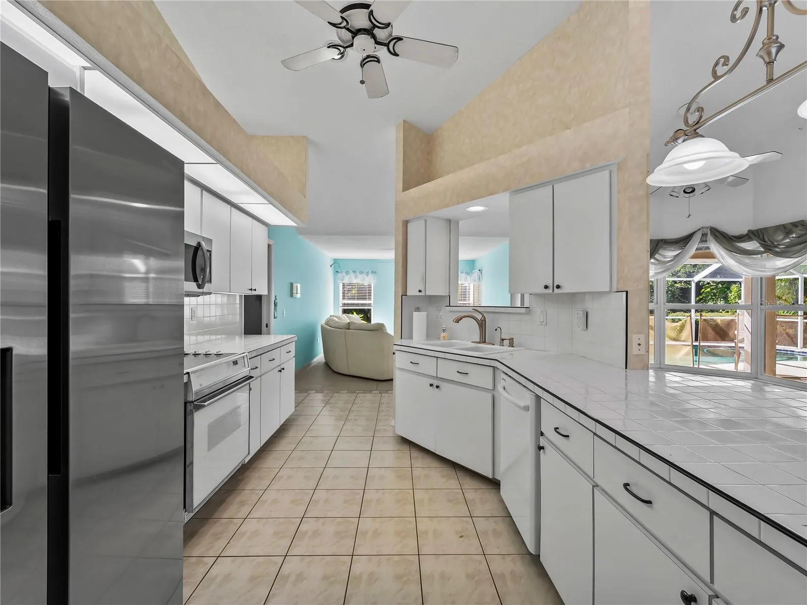 Kitchen_134TocopillaStreet_PuntaGorda_StainlessAppliances_Daylight.jpg