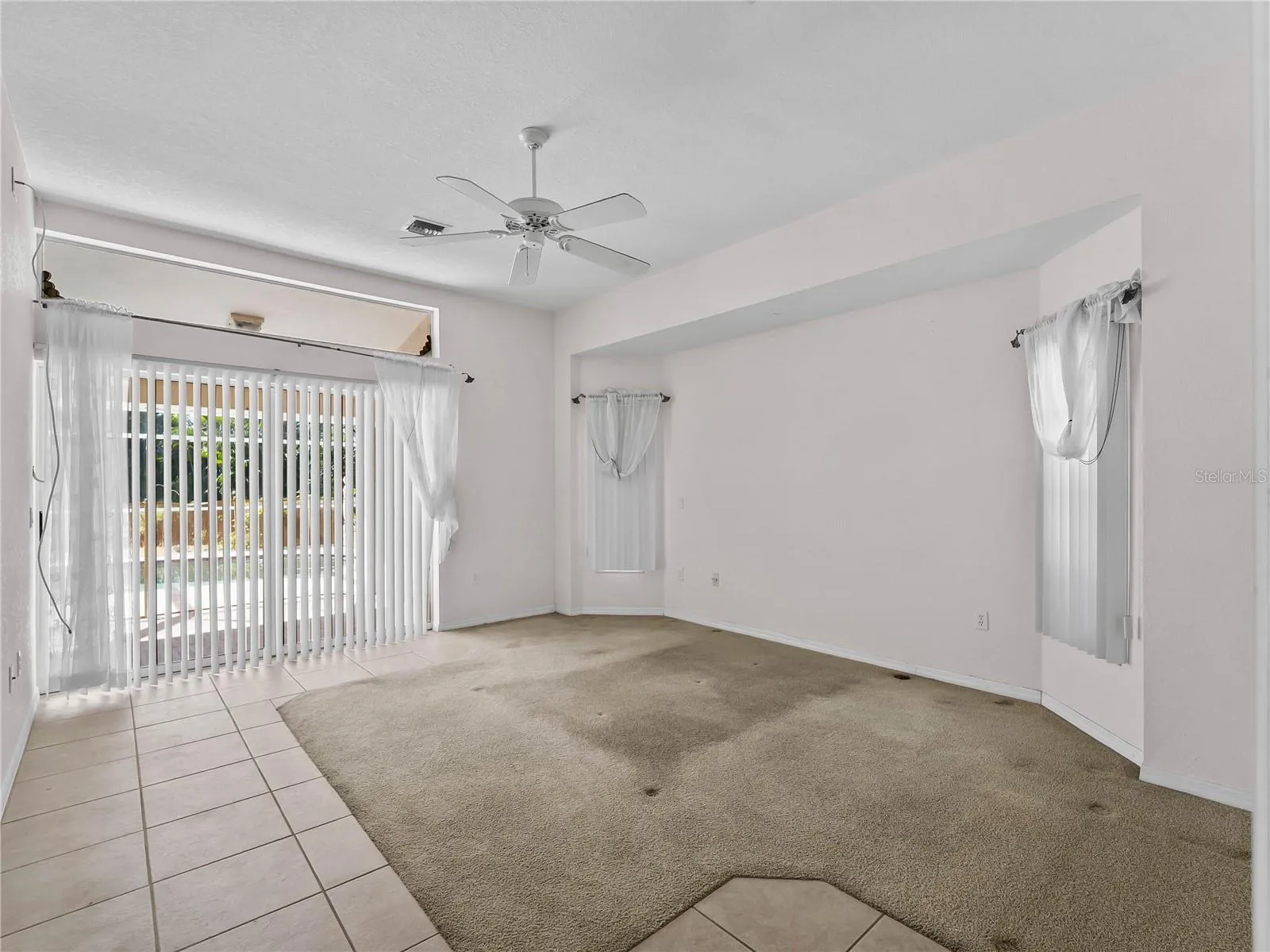 PrimarySuite_134TocopillaStreet_PuntaGorda_NaturalLight_SliderView.jpg