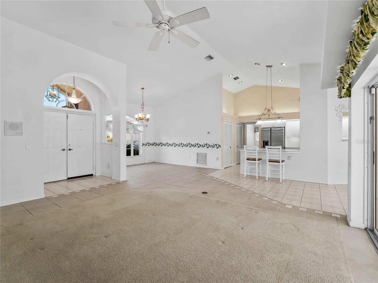 GreatRoom_134TocopillaStreet_PuntaGorda_VaultedCeiling_Daylight.jpg
