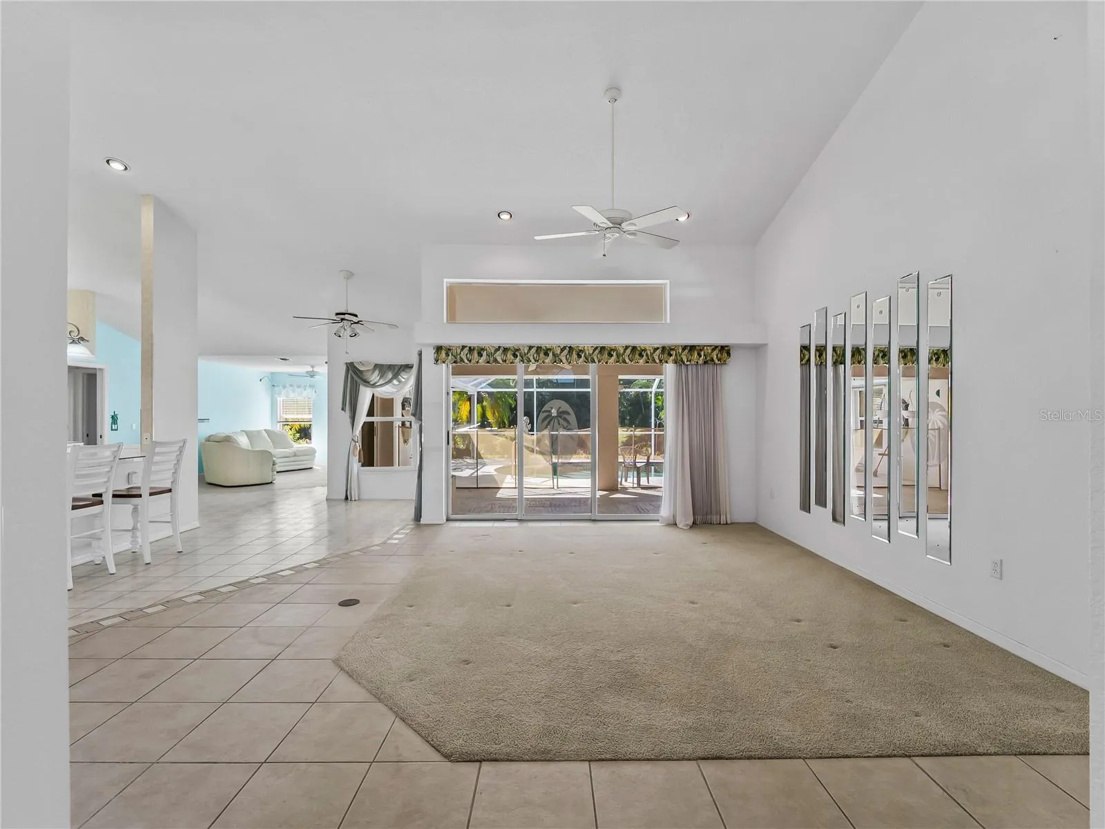 GreatRoom_134TocopillaStreet_PuntaGorda_NaturalLight_SliderView.jpg