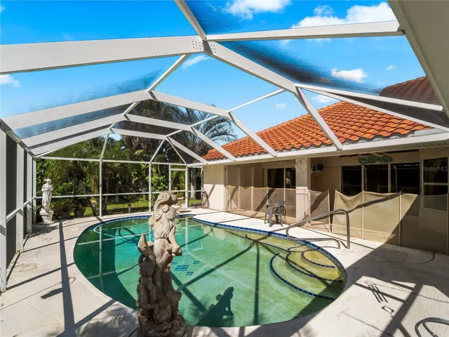 Pool_134TocopillaStreet_PuntaGorda_ScreenEnclosure_LanaiView.jpg
