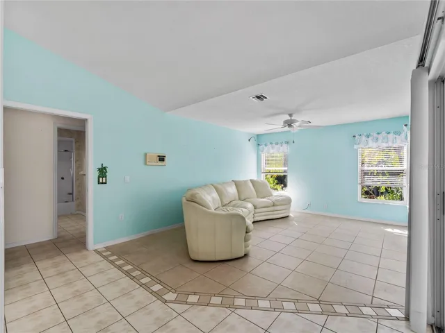 FamilyRoom_134TocopillaStreet_PuntaGorda_NaturalLight_Corner.jpg