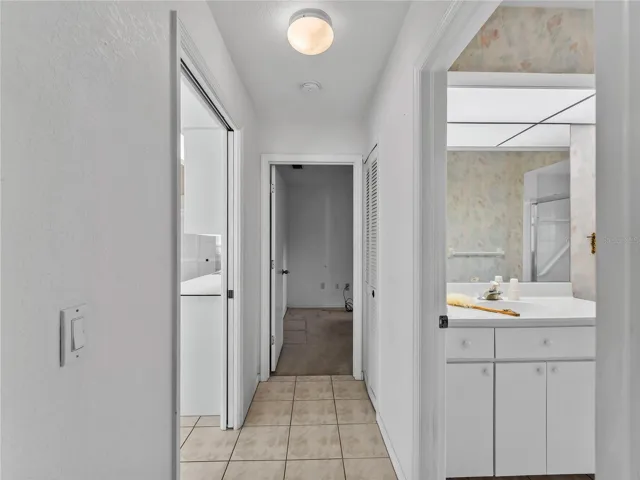 Hallway_134TocopillaStreet_PuntaGorda_CleanFinish_Entry.jpg