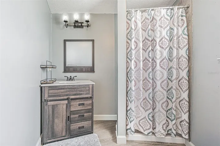 full bath on lanai