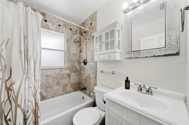 Second Bathroom shared between bedrooms 2/3