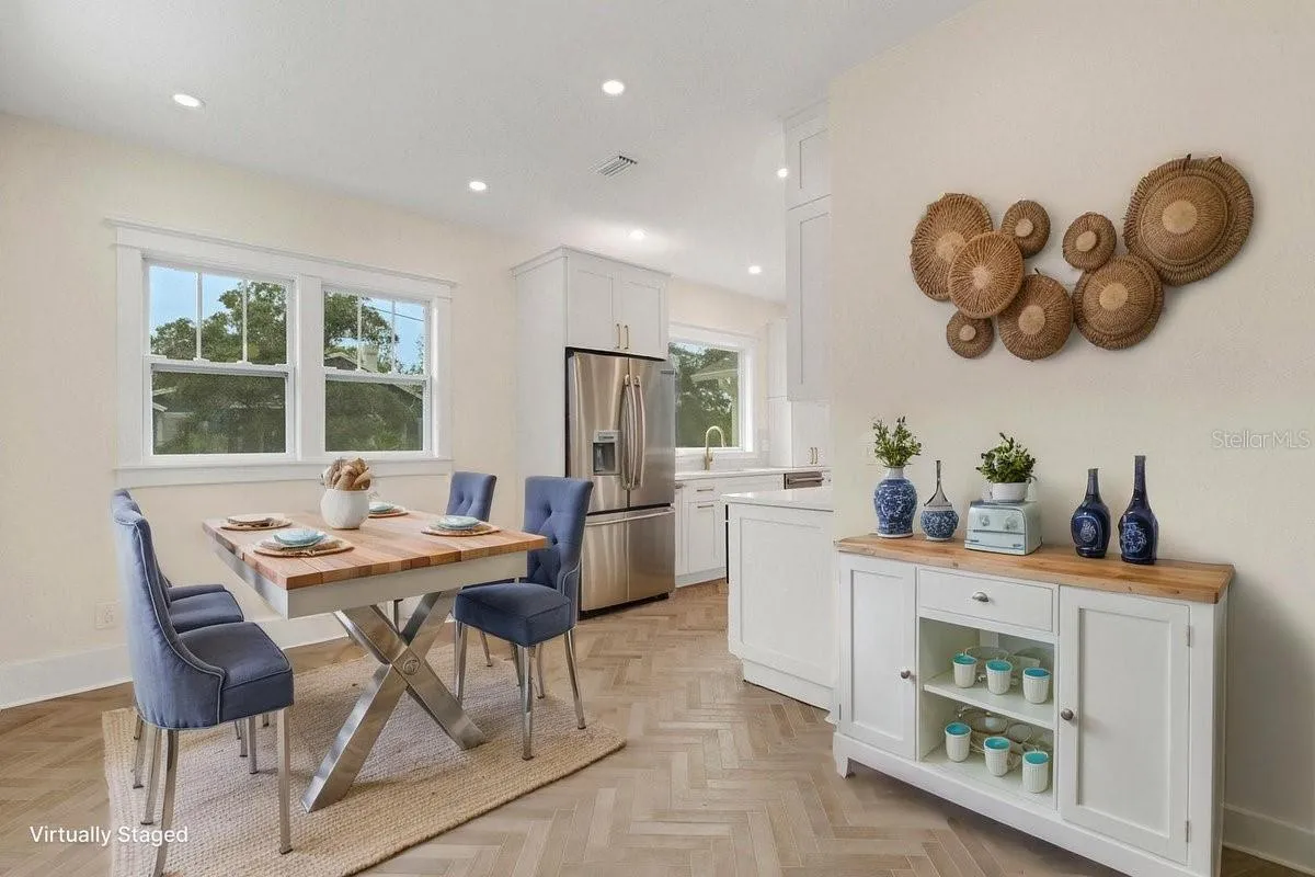Staged Dinette