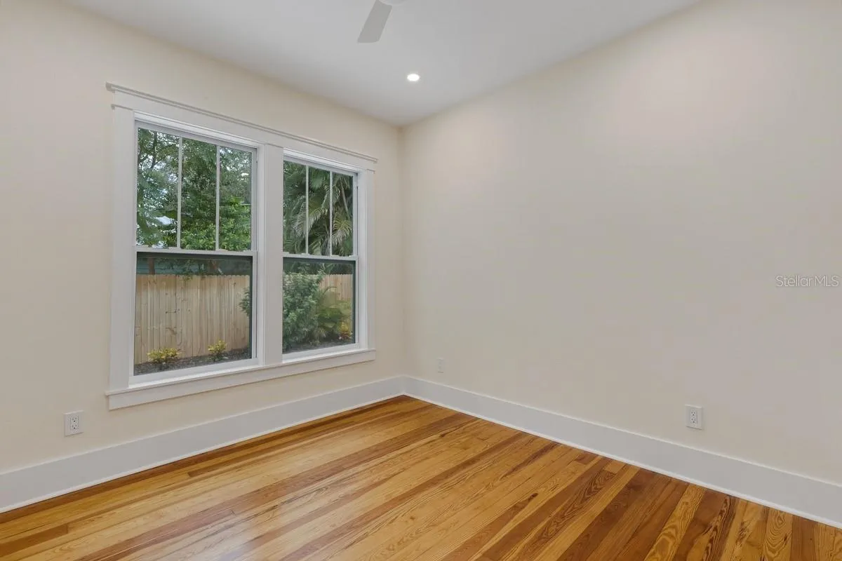 Guest / 2nd Bedroom