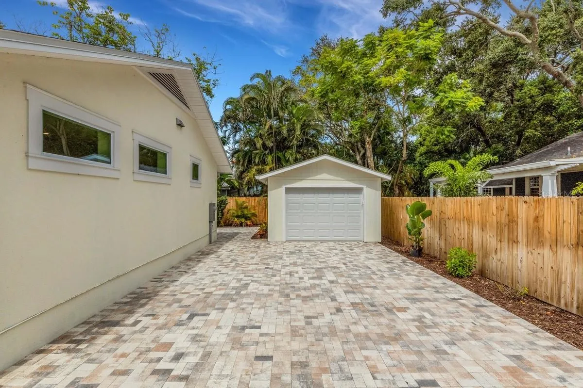 Garage / Driveway