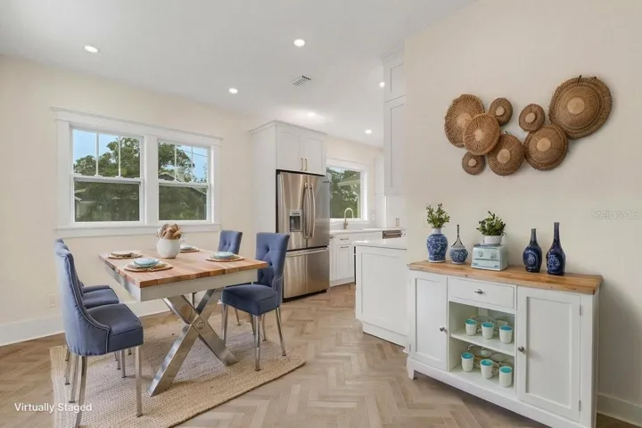 Staged Dinette