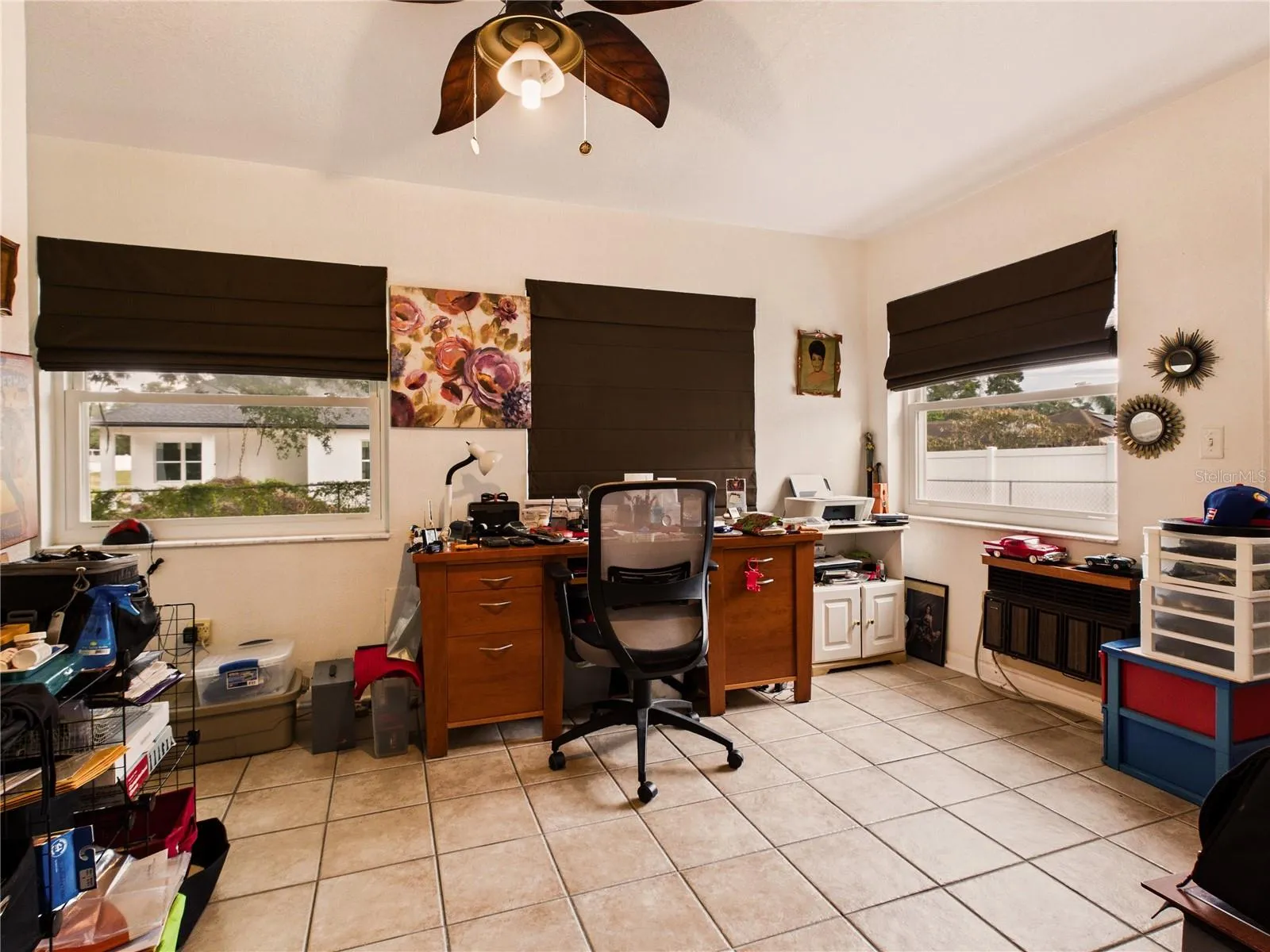 Bonus room. Bedroom/office/den
