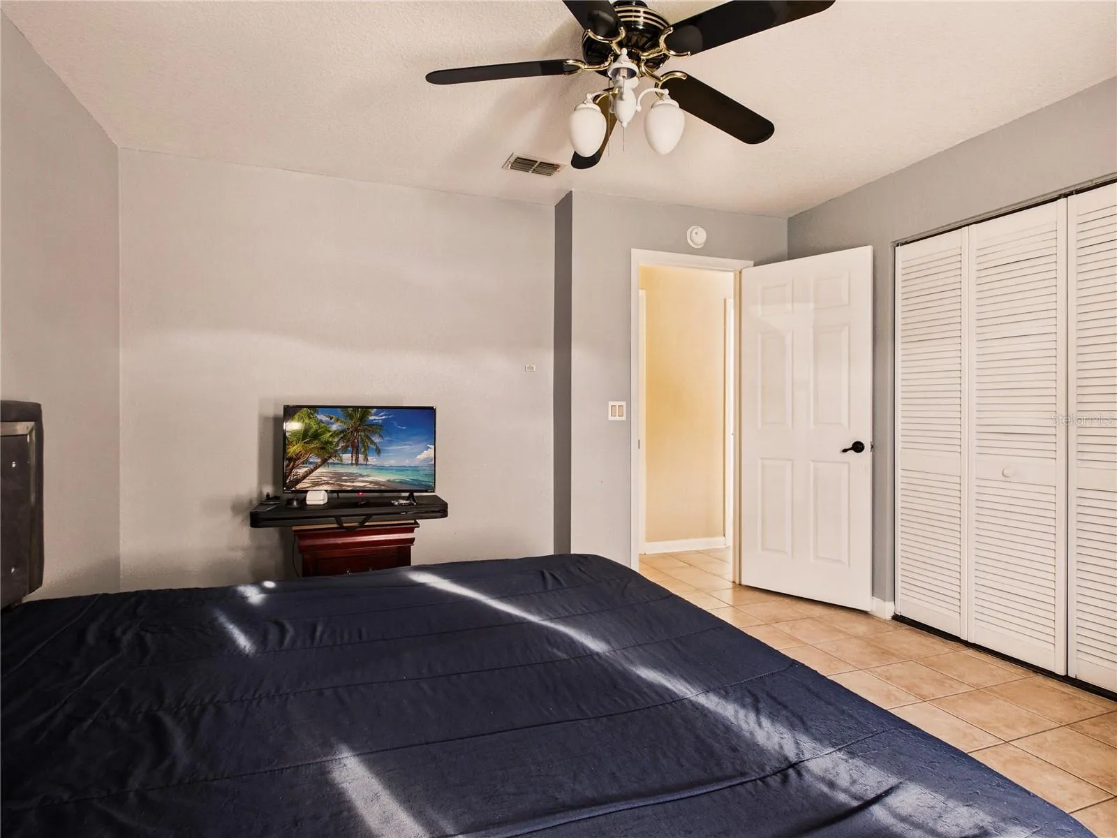 Guest bedroom