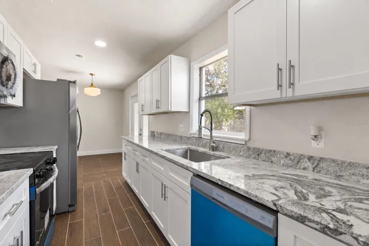 Upgraded kitchen with tons of counter space