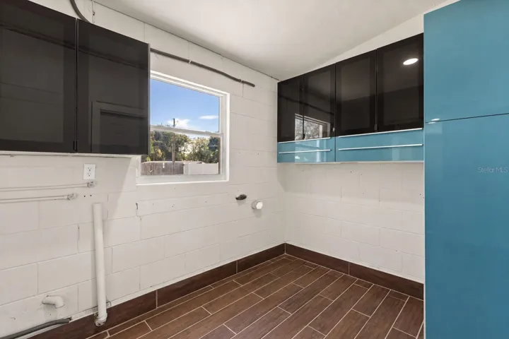 Laundry room connected to kitchen